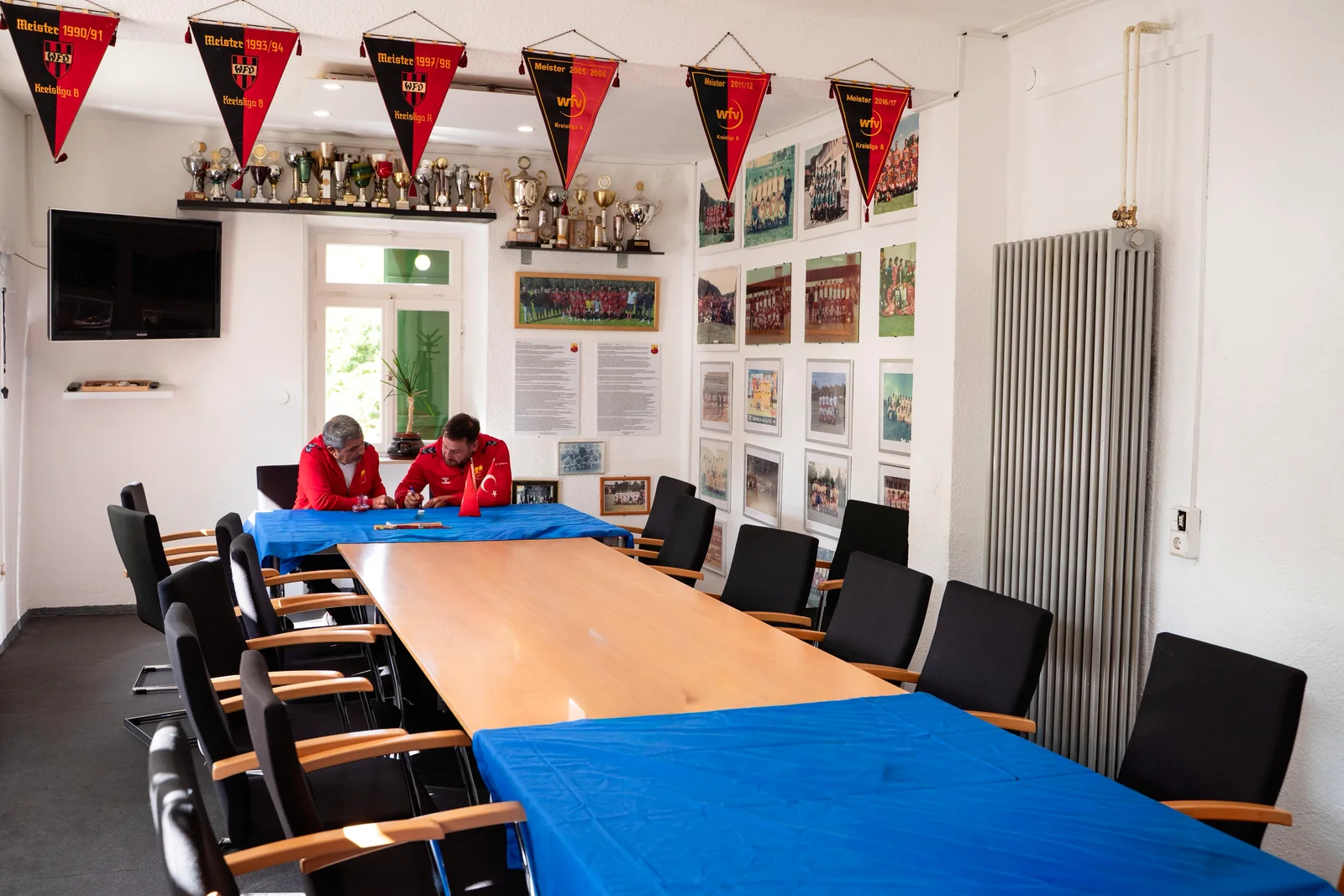 Lange Tafel für Versammlungen und Familienfeiern